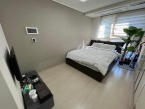 Perfect Stay in Gangnam, Just 1 Minute from Sinnonhyeon Station